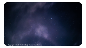 Photo du ciel étoilé par Justine Daly qui évoque l'infinité des sujets du Blog
